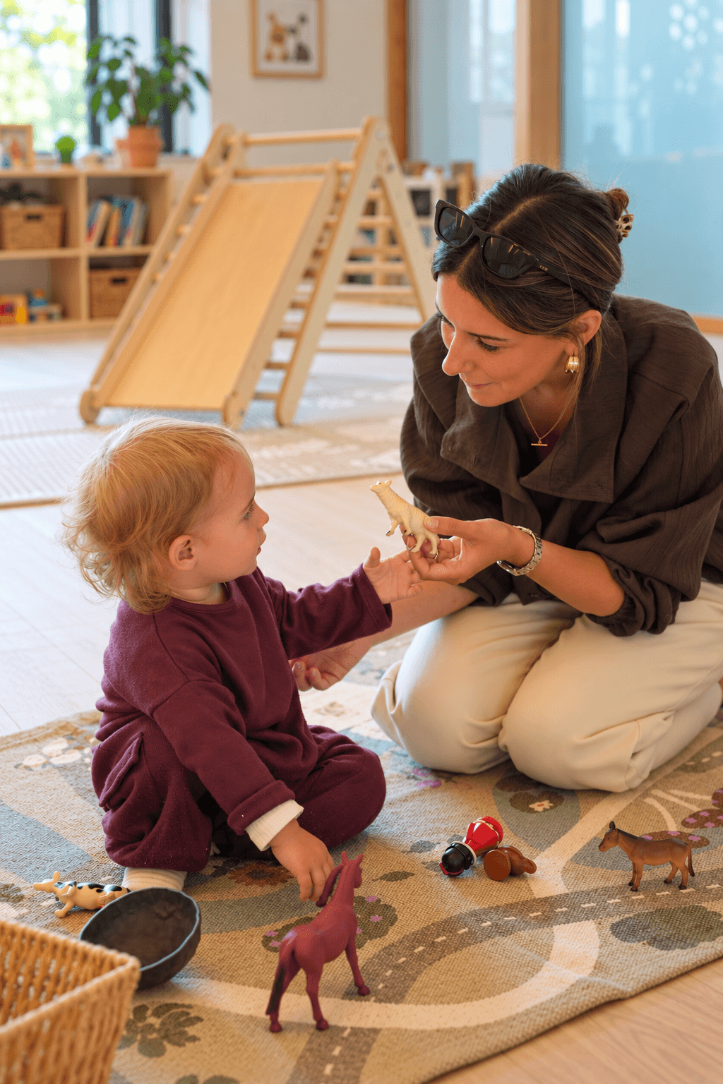 Khadejsha supporting a young child during a Little Talkers play-based session